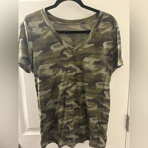 Arizona Jean Company Green Camo V-Neck Tee